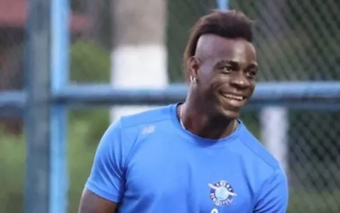 Aos 33 anos, Balotelli defendeu o Adana Demirspor na temporada passada.