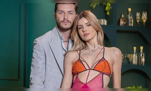 Camila Queiroz e Klebber Toledo são apresentadores de ‘Casamento às Cegas'