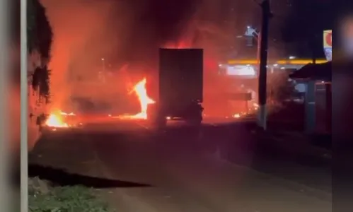 Caminhão pega fogo próximo de posto em distrito de Marilândia do Sul