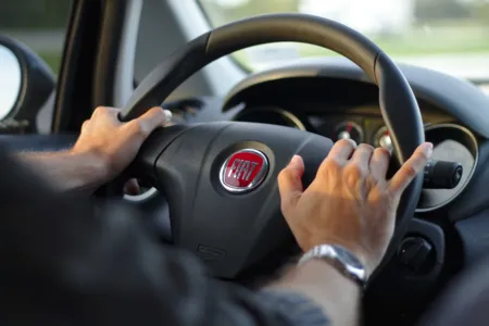 Carro roubado é um Fiat Uno