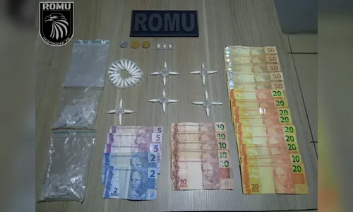 Casal é preso e drogas são encontradas escondidas em telhado de casa