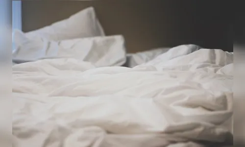 Moradora acorda com cama encharcada de sangue que não é seu e chama PM