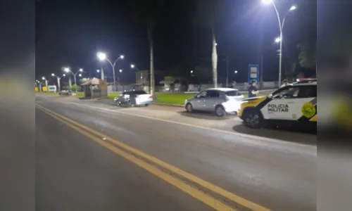Motoristas saem ilesos após colisão entre dois carros na PR-170