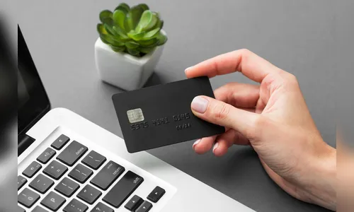 Juros do cartão de crédito sobem e atingem 429,5% ao ano em junho