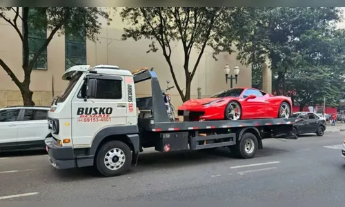 Ferrari no valor de R$ 2 milhões é guinchada por débito de R$ 90 no PR