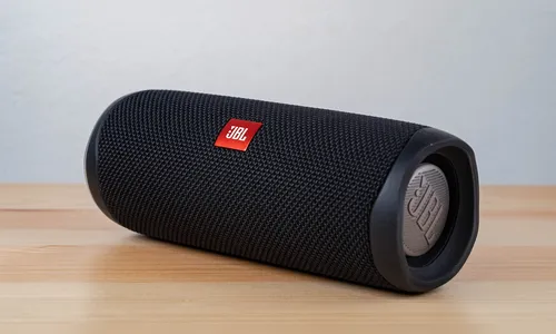 Comércio de Arapongas tem caixas de som JBL e copos Stanley furtados