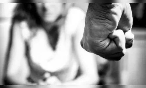 Motorista dá soco no rosto da esposa e a acusa de traição em Apucarana