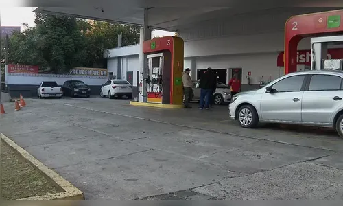 Homem mata frentista e tenta atirar em mais pessoas em posto do PR