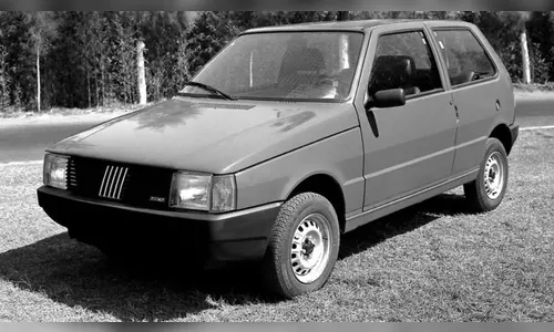 Morador acorda com Fiat Uno sendo furtado em garagem de residência