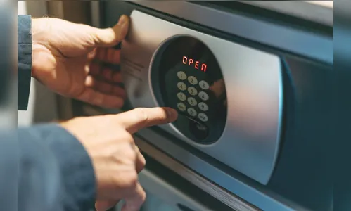 Condomínio de casas é invadido e ladrões furtam cofre em Arapongas