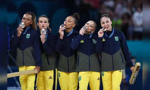 Ginastas do Brasil comemoram bronze por equipes nas Olimpíadas