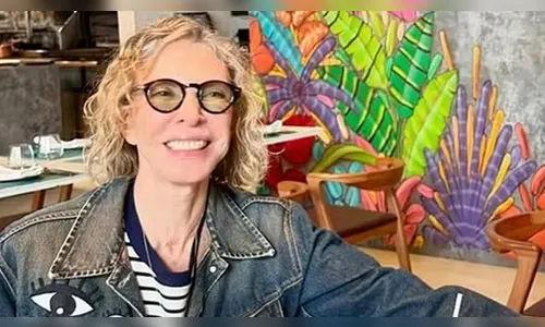 Jornalista Marília Gabriela em um restaurante na cidade de São Paulo