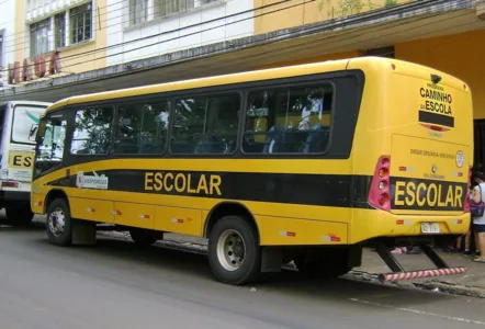 Ladrões furtam baterias de frota de ônibus da educação de Arapongas