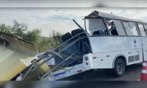 Acidente entre ônibus e micro-ônibus deixa 6 mortos no interior de SP