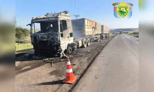 Caminhoneiro 'nasce de novo' após carreta ser destruída por fogo no PR
