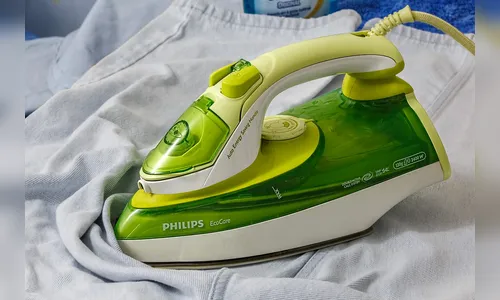 Mulher usa ferro elétrico para agredir namorado em Apucarana