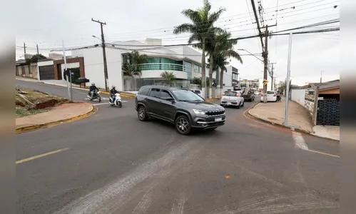 Apucarana: Prefeitura instala novo semáforo na Rua Cristiano Kussmaul