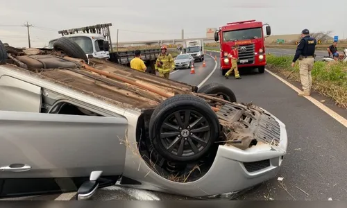 Capotamento deixa homem ferido após acidente na região