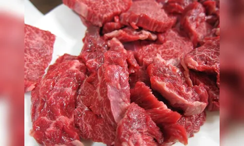 Ladrão furta carne e dinheiro de residência em Apucarana