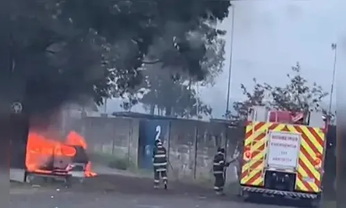 Instrutor de autoescola incendeia carro e mata amante carbonizada