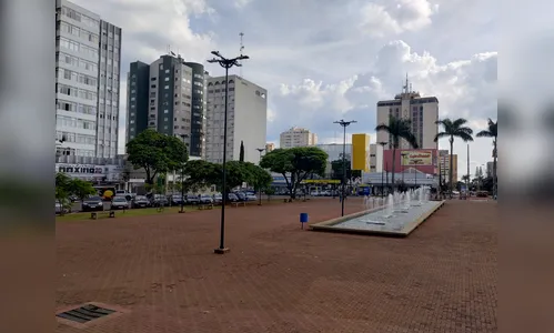 Mulher é presa com 16 pedras de crack na boca em praça de Apucarana
