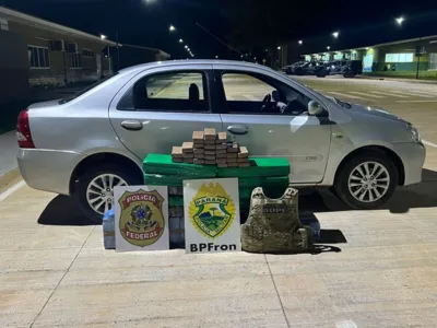 Policiais apreendem carro com mais de 200 kg de maconha no PR