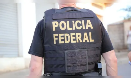 Policiais apreendem veículo com cigarros contrabandeados no PR