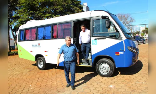Prefeitura de Arapongas entrega micro-ônibus para a saúde