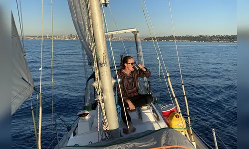 Professor larga tudo para dar volta ao mundo sozinho em um veleiro