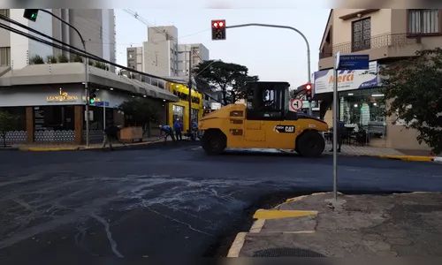 Obras complicam trânsito em trecho da Rua Ponta Grossa