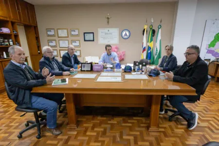 Reunião foi realizada nesta segunda-feira