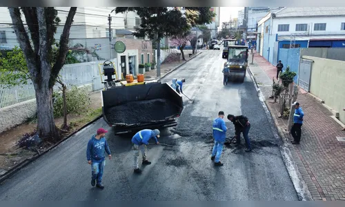Prefeitura de Apucarana faz o recape em trecho da Rua Irmã Eleutéria