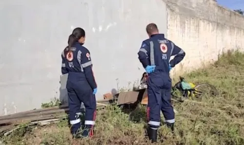 Samu é chamado para socorro, mas encontra homem dormindo em papelão