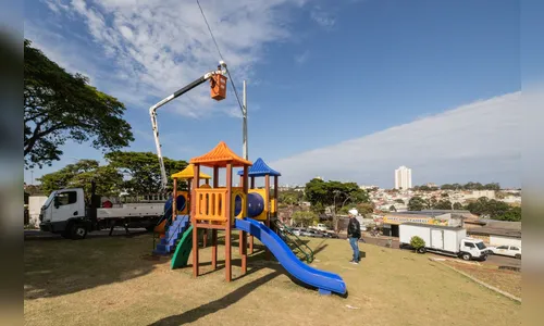 Apucarana ilumina parques infantis em mais cinco bairros