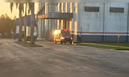 Trabalhador sofre queda e é socorrido pelos bombeiros em Apucarana