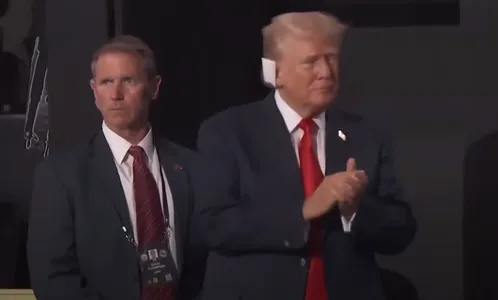 Com curativo na orelha, Trump faz 1ª aparição pública após atentado