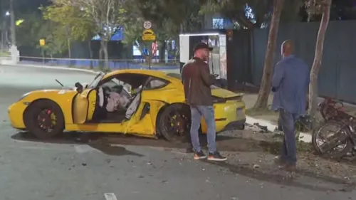 Um motorista de carro de luxo atingiu e matou um motociclista