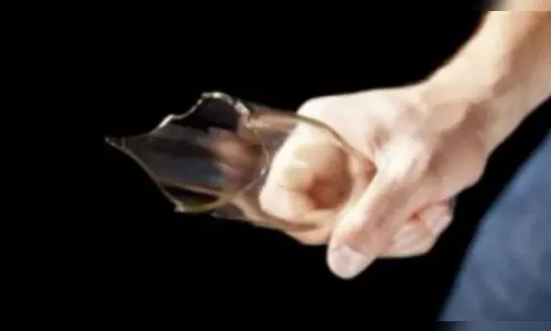 Usuário de drogas agride a companheira com caco de vidro e vai preso