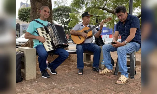 Valdir Gaiteiro: o músico que é parte da paisagem urbana de Apucarana