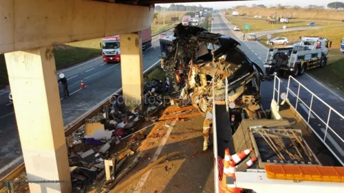 Veículo bateu pilar de sustentação no km 171 à 0h17 da Rodovia Professor Francisco da Silva Pontes