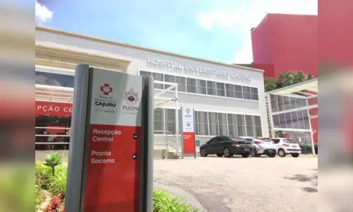 Mulher esfaqueia colega de trabalho após briga por causa de namorado