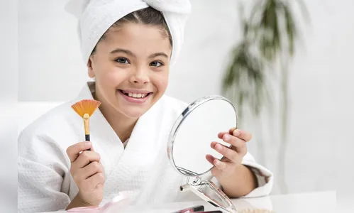 Skincare: veja riscos de meninas cuidarem da pele por conta própria