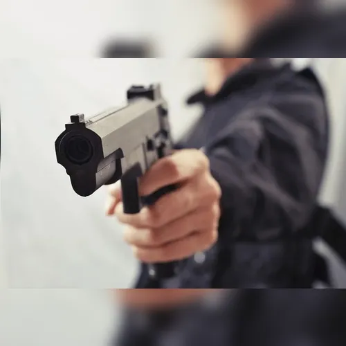 Homem armado rende frentista e assalta posto de combustíveis