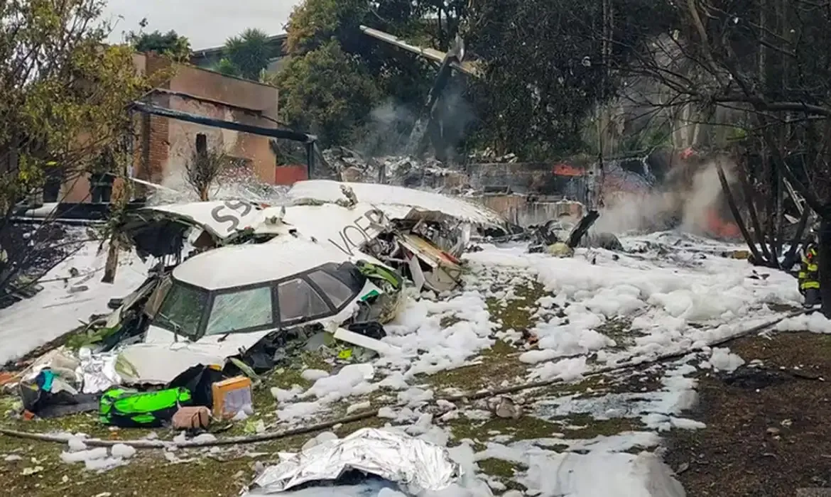 Avião caiu em Vinhedo na sexta-feira