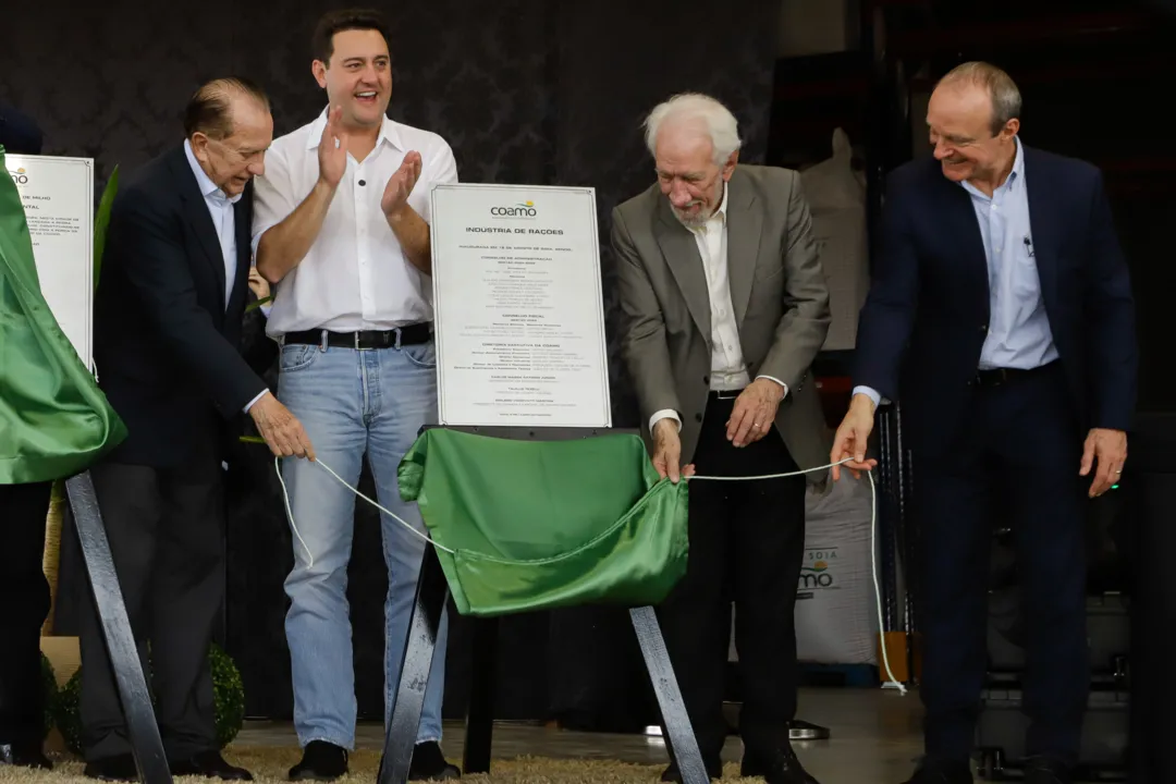 Campo Mourão, 16 de agosto de 2024 - O governador Carlos Massa Ratinho Junior participa da inauguração da indústria de rações e do lançamento da pedra fundamental da indústria de etanol e milho da Coamo em Campo Mourão.