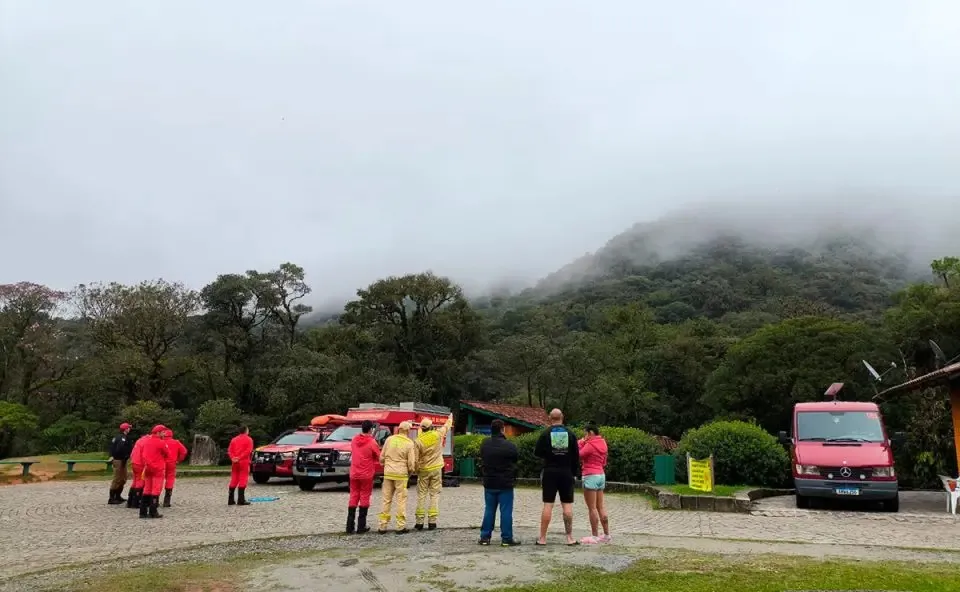 Equipes dos bombeiros estão em deslocamento