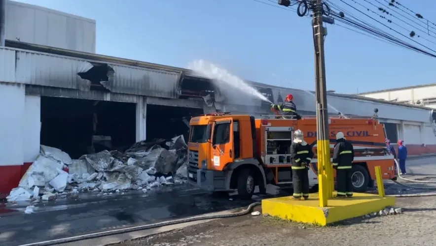 Incêndio de grandes proporções atingiu empresa