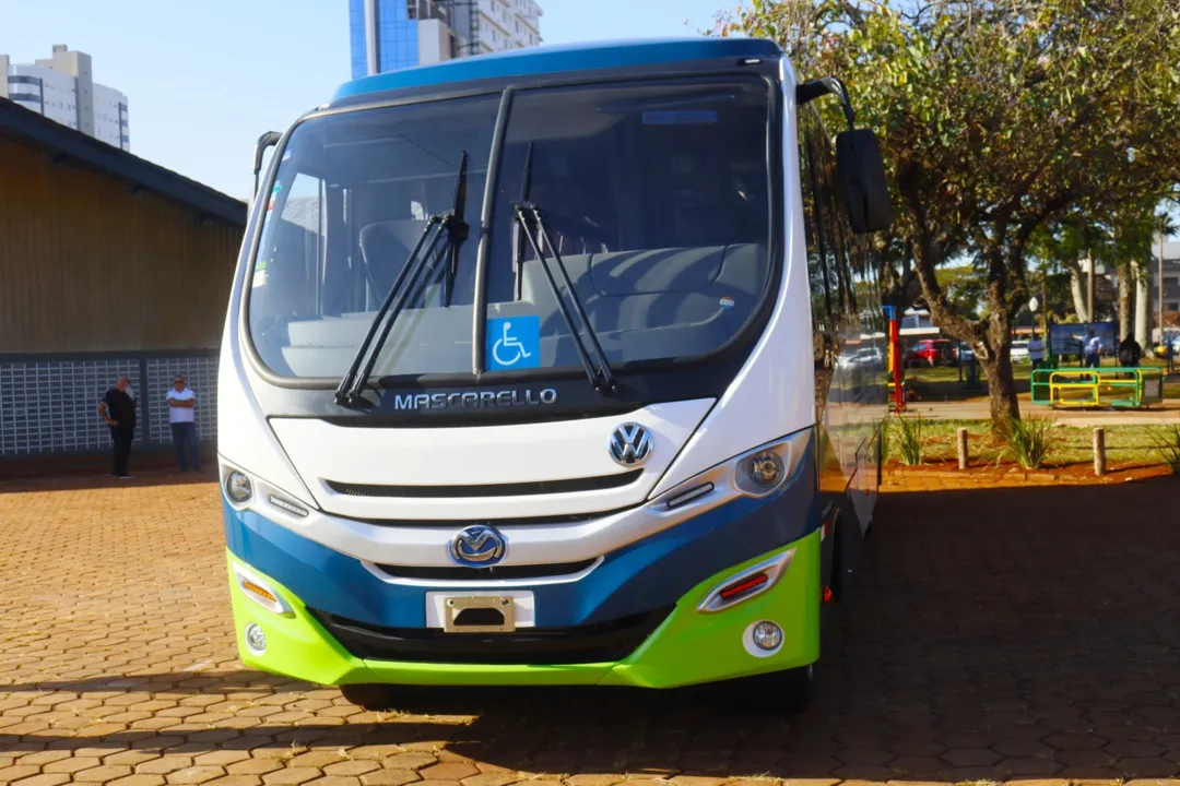 Arapongas amplia frota da saúde com novo ônibus