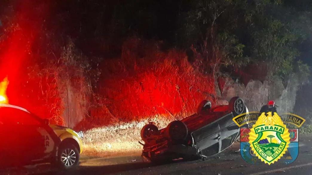 O acidente foi na madrugada deste domingo