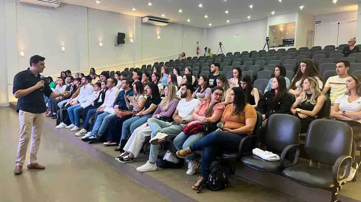 O evento aconteceu no anfiteatro da instituição, marcando um momento histórico para a região.